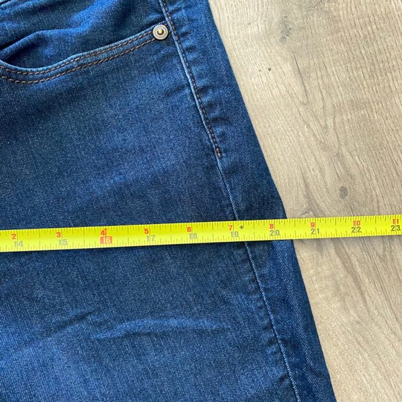 LOFT "Curvy Skinny" Jeans in Dark Blue Wash - Picture 3 of 11